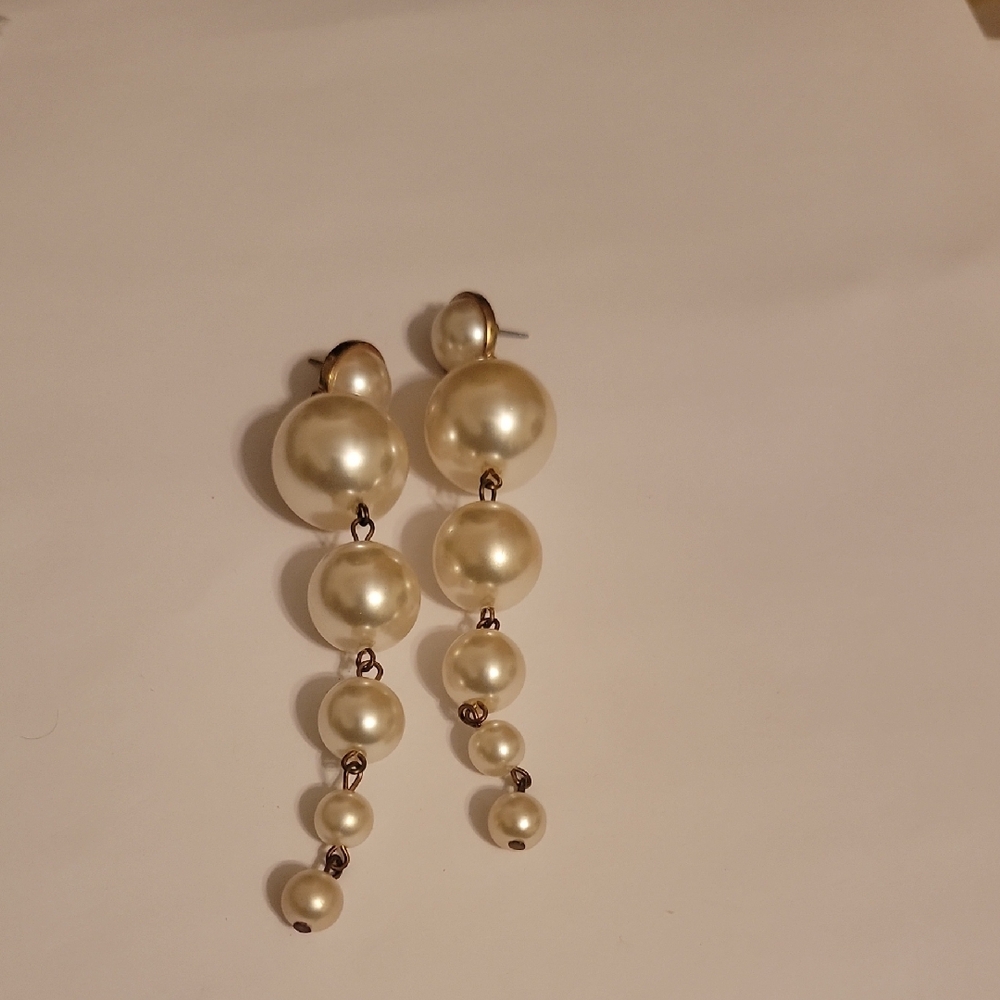Chic Pearl Dangle Earrings